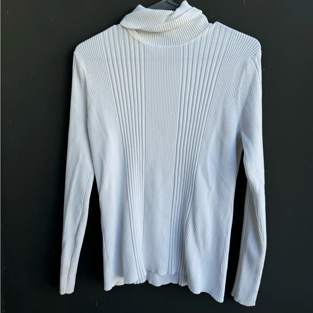 White turtleneck sweater - Picture 1 of 4